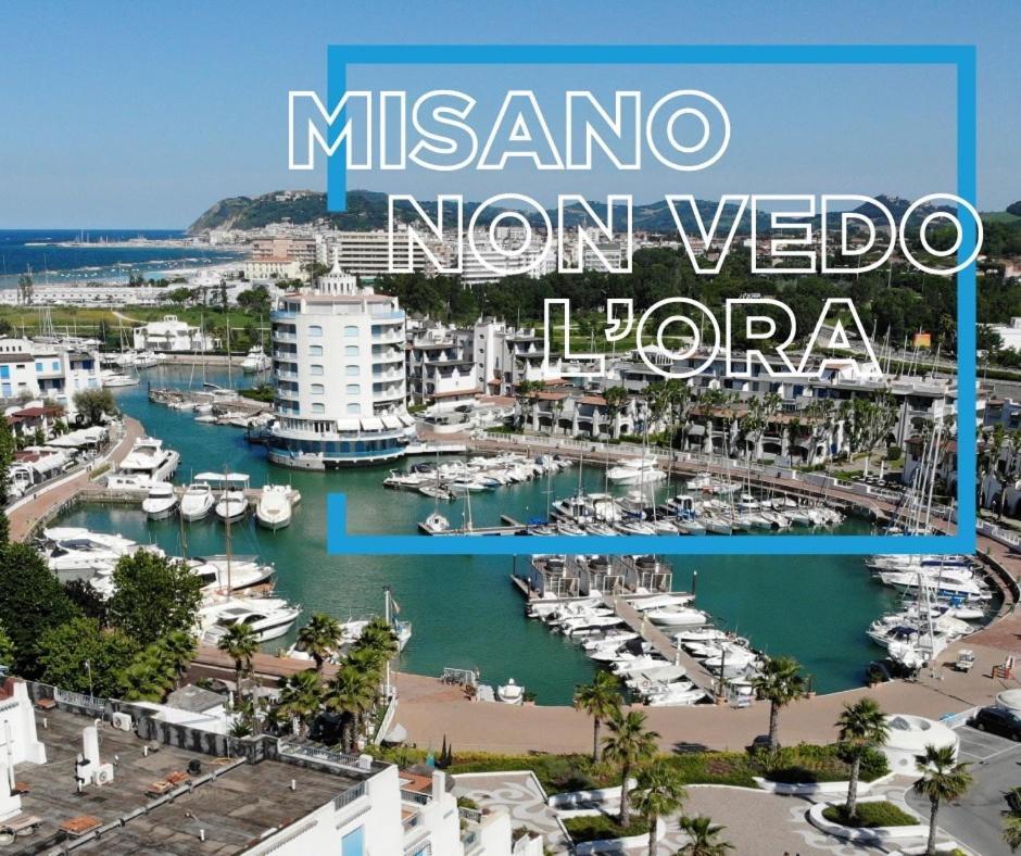 Appartamento Vista Mare ミザーノ・アドリアーティコ エクステリア 写真